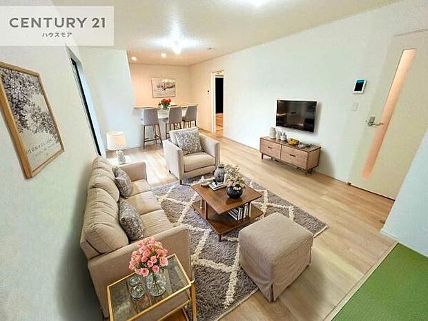 家具はCGパースです。大切な家族が集まるからこそLDKにはこだわりたい。子供たちが元気に笑いながら走り回っている姿を見た時が「広い家にして良かった」と思う瞬間です。