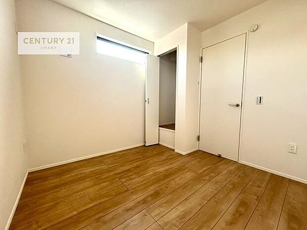 シンプルにデザインされているため、家具を選びません!お気に入りの家具を置いてくつろげる空間を作ることができます。