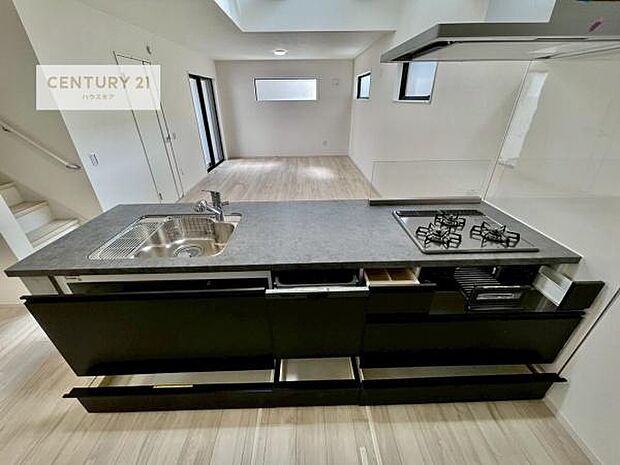 収納スペースが豊富で、調理スペースがスッキリと片付きひろ〜く活用できます!快適に作業ができます!毎日の料理が捗ります!