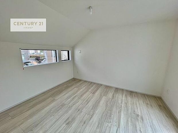 シンプルにデザインされているため、家具を選びません!お気に入りの家具を置いてくつろげる空間を作ることができます。