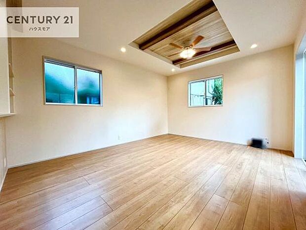 広々ダイニングスペース！ゆったりお食事。笑い声響く楽しい時間が過ごせます。日々の疲れも癒されます！