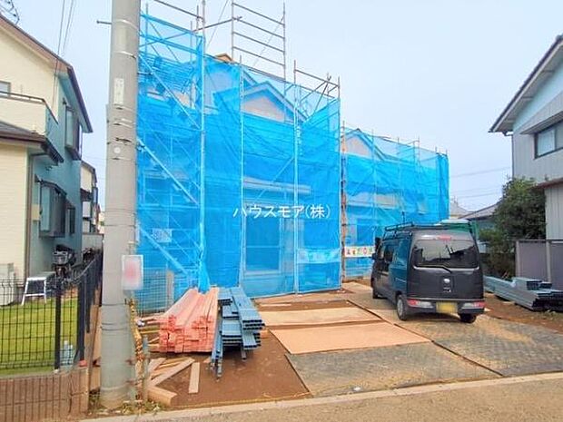 駐車スペースは2台分あります！セカンドカーはもちろん、バイクや自転車なども置き場所に困りません。