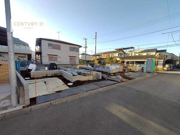 全2棟のキレイな街並み。是非1度ご内見ください。物件探しのご条件・ご要望・ご質問など、不動産に関することならどのようなことでも誠心誠意対応させて頂きます。