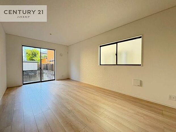 広々ダイニングスペース！ゆったりお食事。笑い声響く楽しい時間が過ごせます。日々の疲れも癒されます！