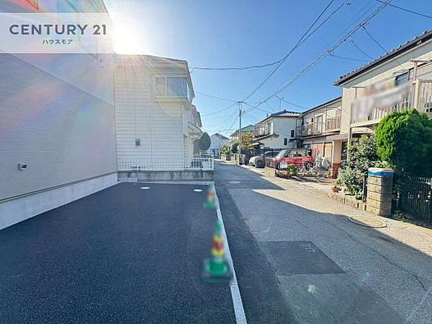 前面道路4ｍ！陽当り良好な立地です。車庫入れが苦手な方も安心ですね。