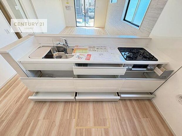 収納スペースが豊富で、調理スペースがスッキリと片付きひろ〜く活用できます！快適に作業ができます！毎日の料理が捗ります！