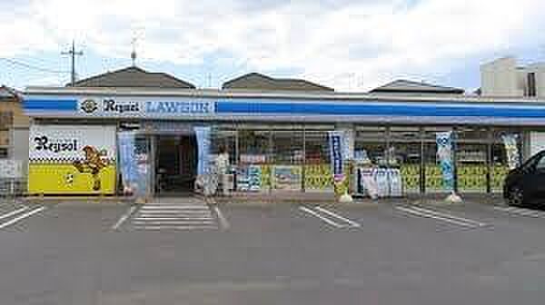 ローソン柏名戸ケ谷一丁目店まで590m