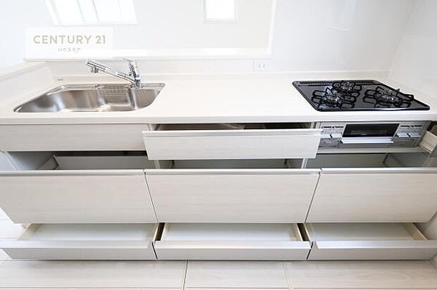 収納スペースが豊富で、調理スペースがスッキリと片付きひろ〜く活用できます!快適に作業ができます!毎日の料理が捗ります!