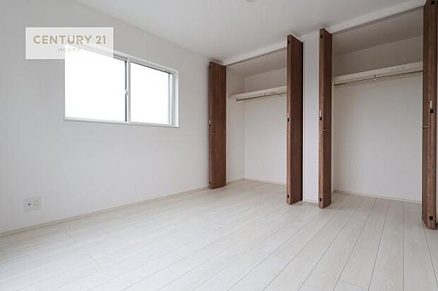 各居室収納付き!急なお客様が来客しても散らかったお部屋をサッと片付けられます!お部屋のスペースが生まれゆとりあるお部屋を演出することが出来ます!