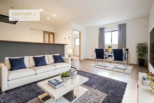 家具はCGパースです。大切な家族が集まるからこそLDKにはこだわりたい。子供たちが元気に笑いながら走り回っている姿を見た時が「広い家にして良かった」と思う瞬間です。