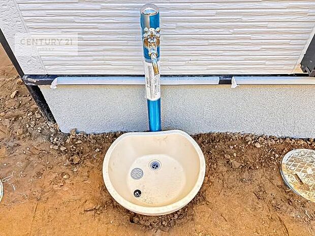 嬉しい外水栓付き。ペットの足洗い場やガーデニングにも最適です。（同仕様）