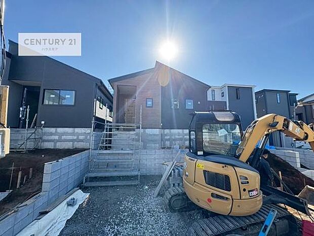 全9棟のキレイな街並み。是非1度ご内見ください。物件探しのご条件・ご要望・ご質問など、不動産に関することならどのようなことでも誠心誠意対応させて頂きます。