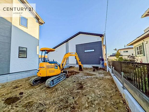 駐車スペースは3台分あります!セカンドカーはもちろん、バイクや自転車なども置き場所に困りません。