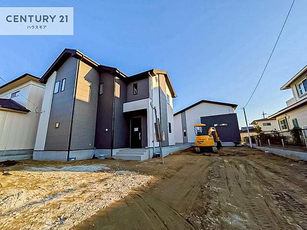 全2棟のキレイな街並み。是非1度ご内見ください。物件探しのご条件・ご要望・ご質問など、不動産に関することならどのようなことでも誠心誠意対応させて頂きます。