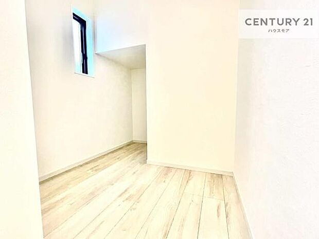 洗面所には、リネン庫付き!タオルや日用品置き場に便利!洗面台周りがスッキリと片付き気持ちよくお使いいただけます!