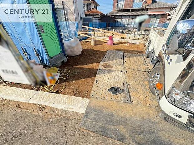 駐車スペースは2台分あります!セカンドカーはもちろん、バイクや自転車なども置き場所に困りません。