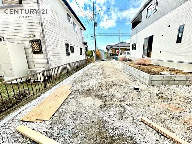 駐車スペースは2台分あります!セカンドカーはもちろん、バイクや自転車なども置き場所に困りません。