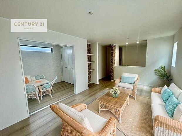 家具はCGパースです。開放感のある広々LDK!ソファーやダイニングテーブルを置いても窮屈にならないので快適に過ごせます!コミュニケーションが取りやすいリビングです!