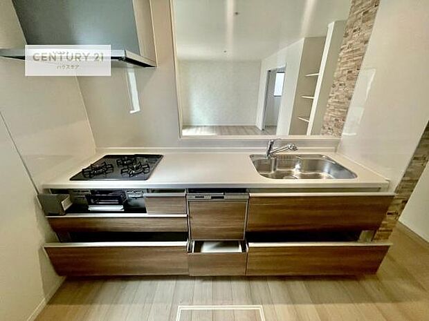 収納スペースが豊富で、調理スペースがスッキリと片付きひろ〜く活用できます!快適に作業ができます!毎日の料理が捗ります!