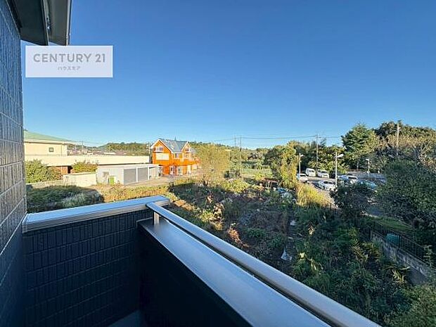 陽当たり良好なバルコニーです!晴れた日には青い空を見渡せる開放的な時間を楽しめます。