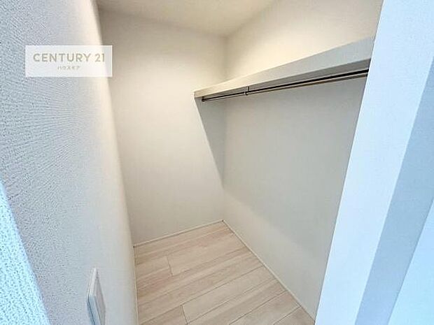 各居室収納付き!急なお客様が来客しても散らかったお部屋をサッと片付けられます!お部屋のスペースが生まれゆとりあるお部屋を演出することが出来ます!