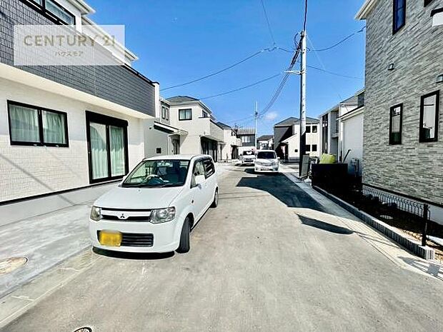 前面道路6m!陽当り良好な立地です。車庫入れが苦手な方も安心ですね。