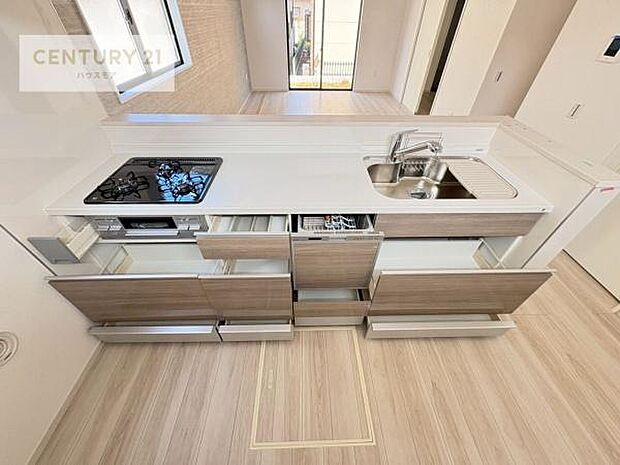 収納スペースが豊富で、調理スペースがスッキリと片付きひろ〜く活用できます!快適に作業ができます!毎日の料理が捗ります!