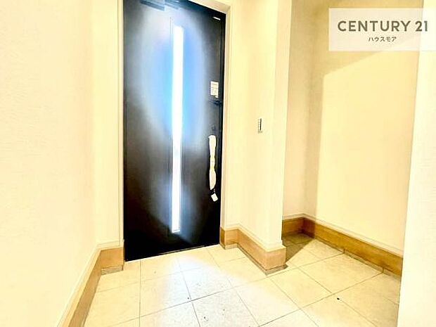 玄関土間収納付き！収納スペースなのでベビーカーやアウトドアの道具がスッキリしまえます！取り出しもラクラク！整理整頓がしやすい！