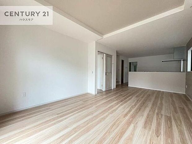 広々ダイニングスペース！ゆったりお食事。笑い声響く楽しい時間が過ごせます。日々の疲れも癒されます！