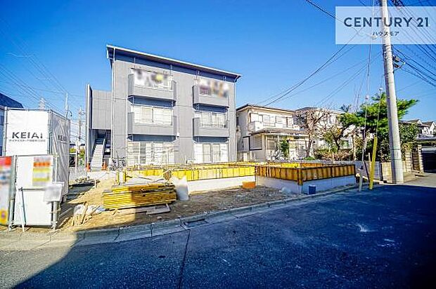 駐車スペースは2台分あります!セカンドカーはもちろん、バイクや自転車なども置き場所に困りません。