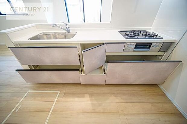 収納スペースが豊富で、調理スペースがスッキリと片付きひろ〜く活用できます！快適に作業ができます！毎日の料理が捗ります！