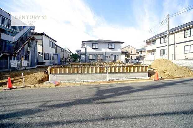 駐車スペースは2台分あります!セカンドカーはもちろん、バイクや自転車なども置き場所に困りません。