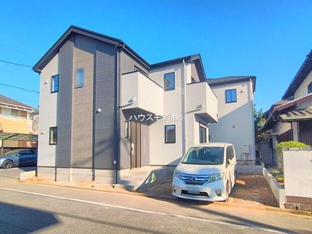 駐車スペースは2台分あります!セカンドカーはもちろん、バイクや自転車なども置き場所に困りません。