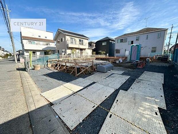 駐車スペースは2台分あります!セカンドカーはもちろん、バイクや自転車なども置き場所に困りません。