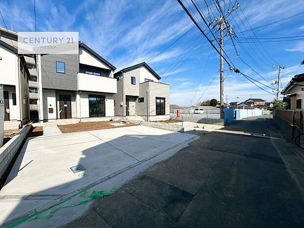 前面道路4ｍ！陽当り良好な立地です。車庫入れが苦手な方も安心ですね。