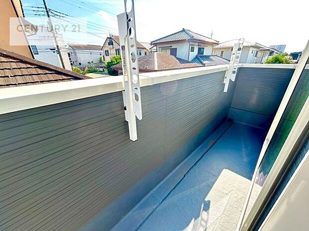 陽当たり良好なバルコニーです！晴れた日には青い空を見渡せる開放的な時間を楽しめます。