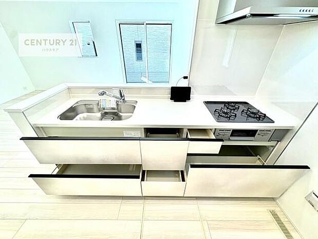 収納スペースが豊富で、調理スペースがスッキリと片付きひろ〜く活用できます!快適に作業ができます!毎日の料理が捗ります!