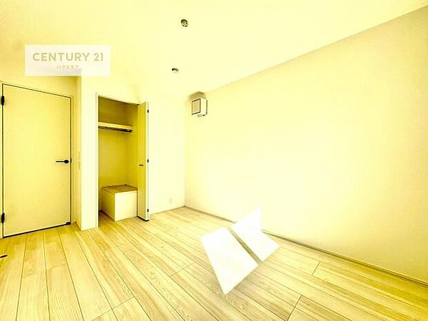 掃き出し窓がないお部屋は、お子様のお部屋としても安心です!収納スペースも充実しているので散らかったお部屋をサッと片付けられます!