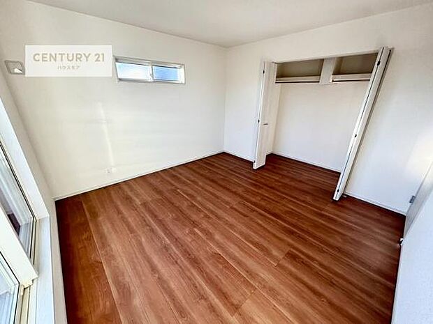 各居室収納付き！急なお客様が来客しても散らかったお部屋をサッと片付けられます！お部屋のスペースが生まれゆとりあるお部屋を演出することが出来ます！