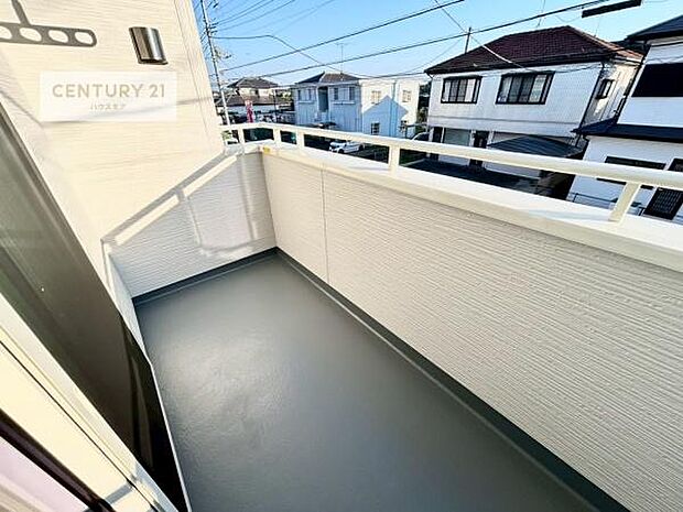 陽当たり良好なバルコニーです！晴れた日には青い空を見渡せる開放的な時間を楽しめます。