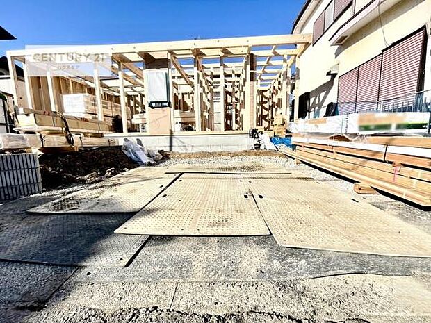 駐車スペースは2台分あります！セカンドカーはもちろん、バイクや自転車なども置き場所に困りません。