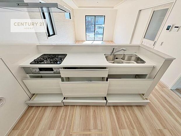 収納スペースが豊富で、調理スペースがスッキリと片付きひろ〜く活用できます！快適に作業ができます！毎日の料理が捗ります！