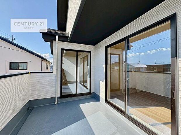 陽当たり良好なバルコニーです！晴れた日には青い空を見渡せる開放的な時間を楽しめます。