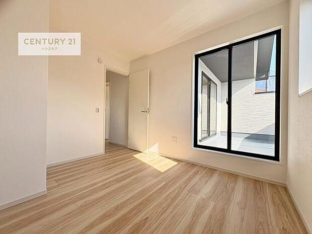 シンプルにデザインされているため、家具を選びません！お気に入りの家具を置いてくつろげる空間を作ることができます。