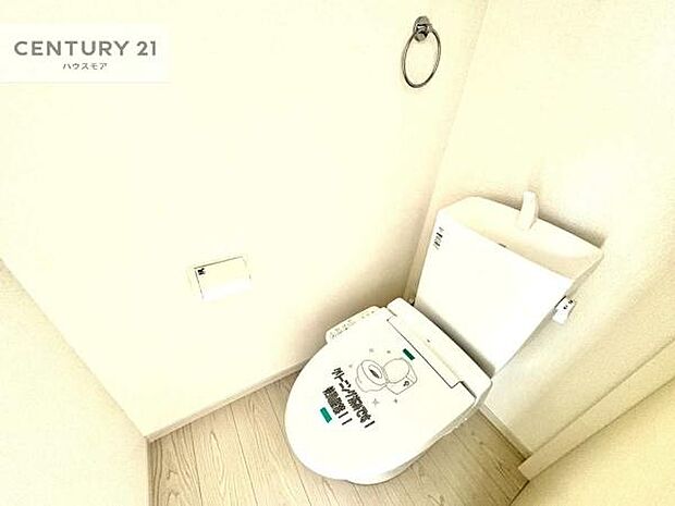 1・2階にトイレがございます！朝の忙しい時間帯も待たずにすみそうですね。白を基調とした清潔感のあるトイレでお手入れがしやすいです！
