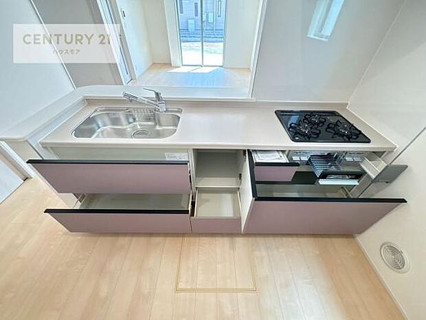 収納スペースが豊富で、調理スペースがスッキリと片付きひろ〜く活用できます!快適に作業ができます!毎日の料理が捗ります!