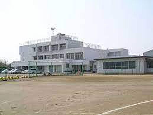 野田市立二川中学校まで824m