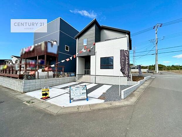 前面道路6m×6m!陽当り良好な立地です。車庫入れが苦手な方も安心ですね。【現地見学会開催中】