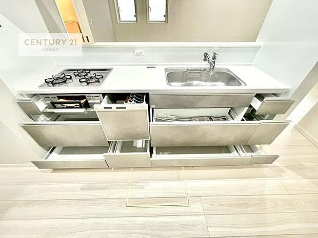 収納スペースが豊富で、調理スペースがスッキリと片付きひろ〜く活用できます!快適に作業ができます!毎日の料理が捗ります!