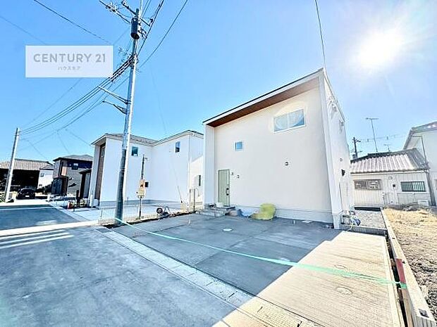 【現地販売会開催中】前面道路5ｍ！陽当り良好な立地です。車庫入れが苦手な方も安心ですね。